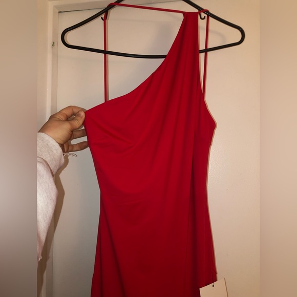 Moda Glam Slinky One Shoulder Gown Red - Picture 4 of 9